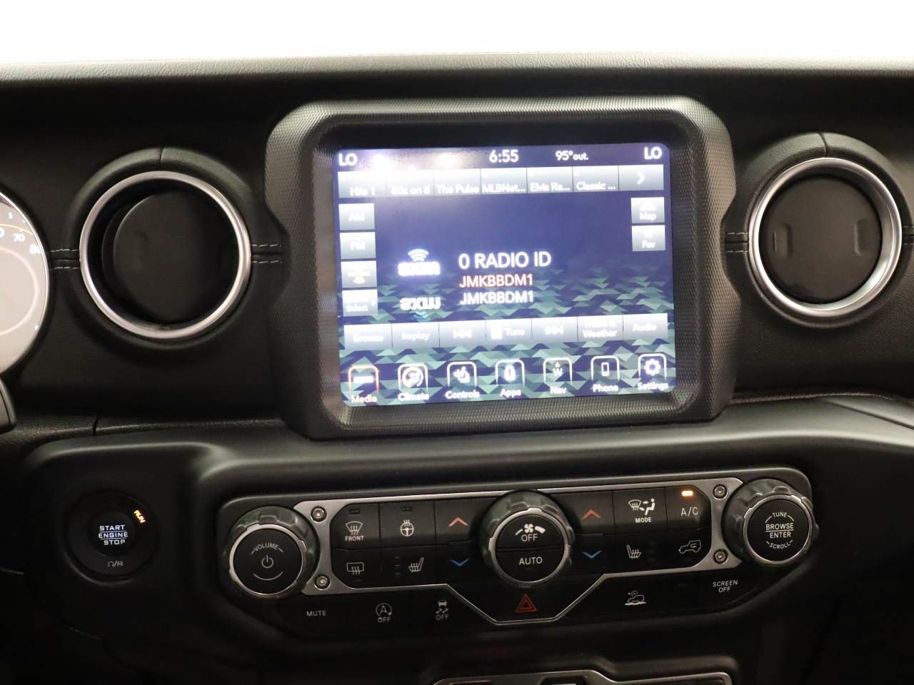Used 2020 Jeep Gladiator Overland AWD/4WD image 10