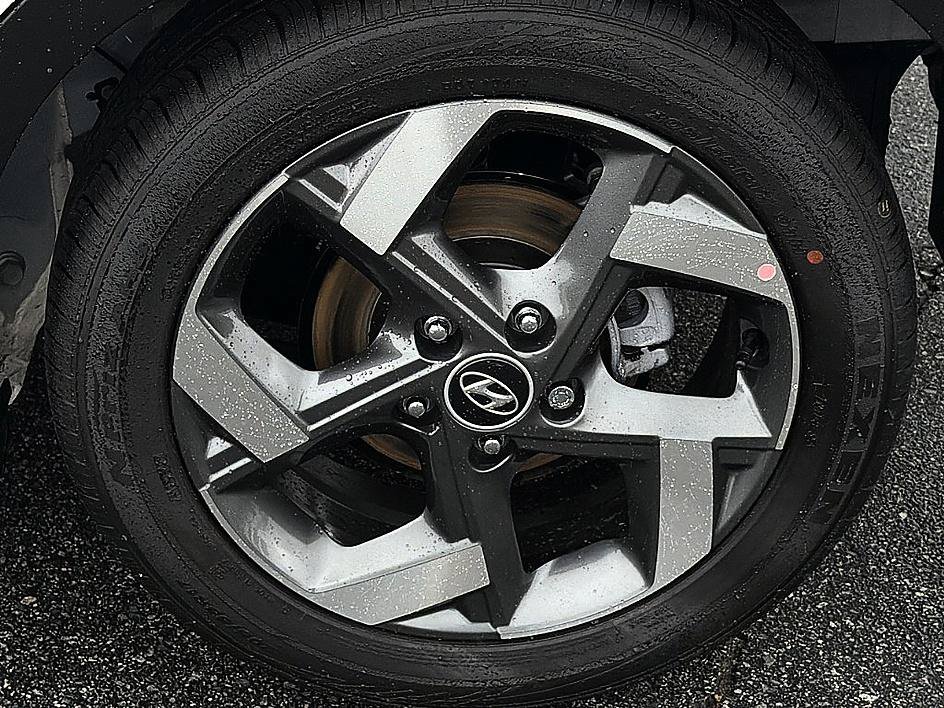 New 2026 Hyundai Venue SEL FWD image 5