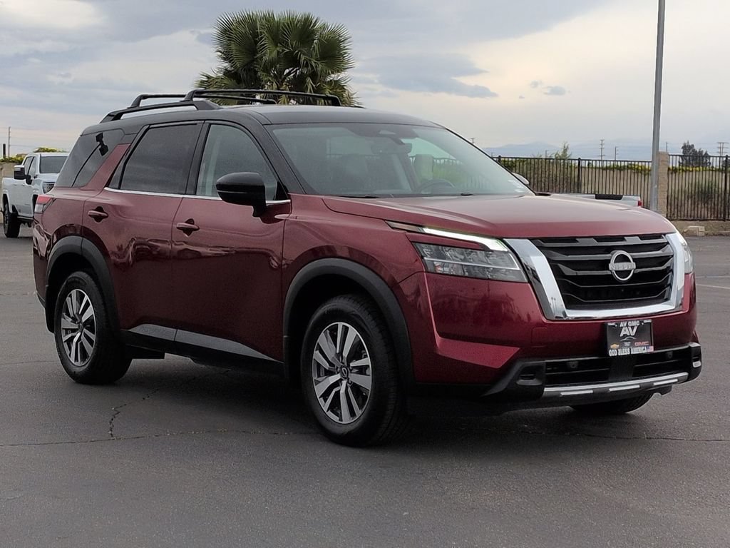 Used 2023 Nissan Pathfinder SL FWD image 11