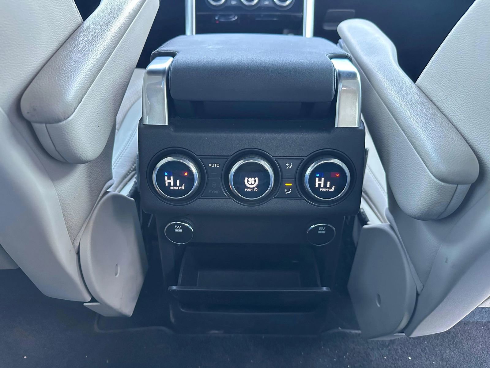 Used 2017 Land Rover Discovery HSE image 47