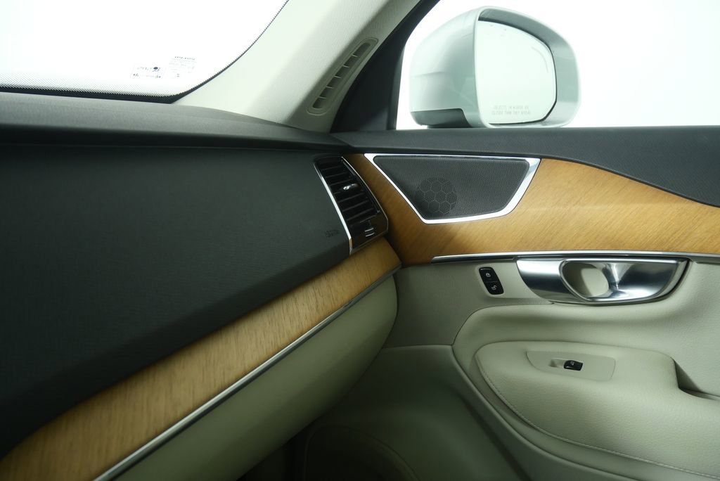 Used 2022 Volvo XC90 T6 Momentum w/ Advanced Package image 27
