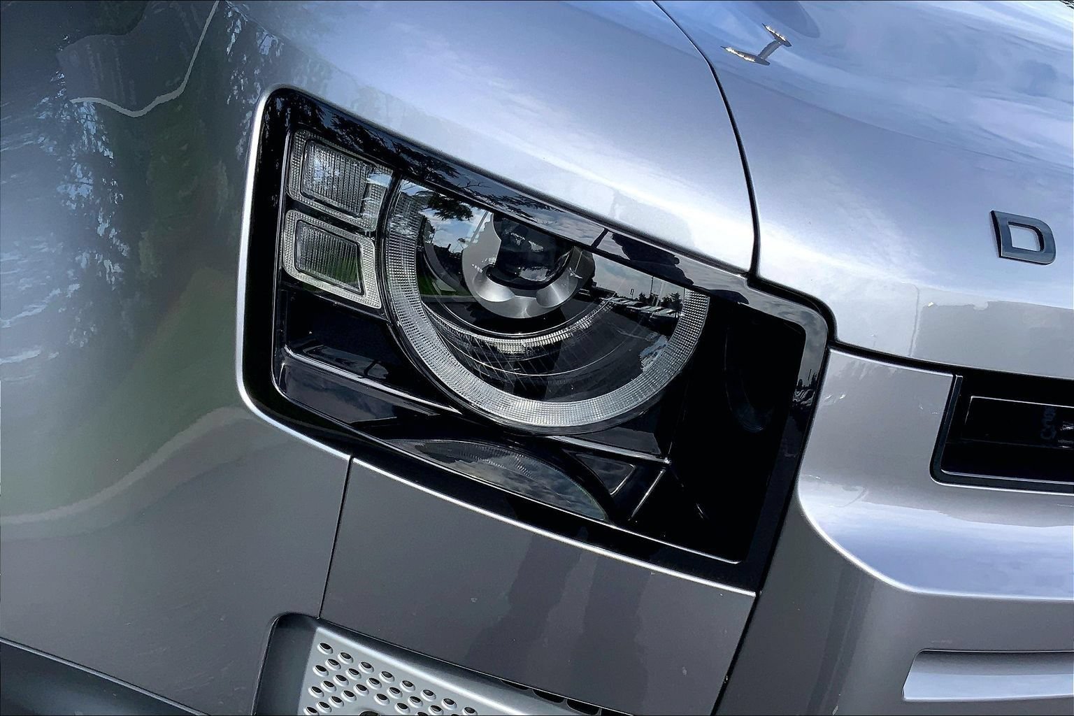 Certified 2024 Land Rover Defender 90 S AWD/4WD image 27