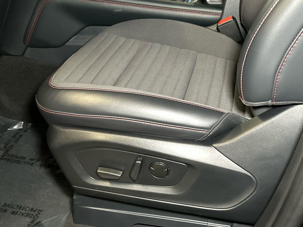 Used 2025 Ford Explorer ST-Line w/ Premium Package image 25