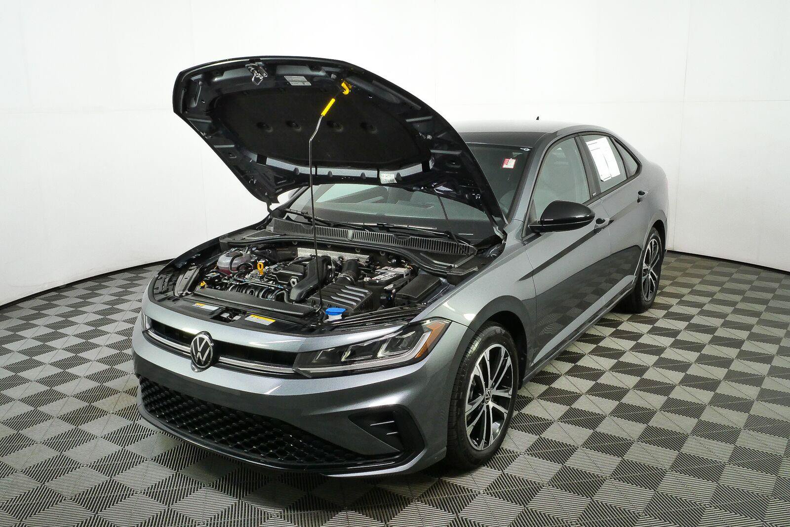 Certified 2025 Volkswagen Jetta Sport FWD image 28