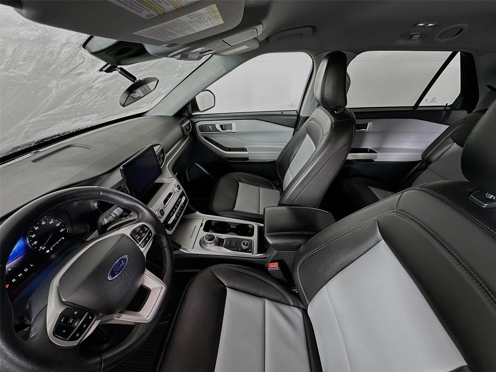 Used 2024 Ford Explorer XLT w/ Equipment Group 202A image 11