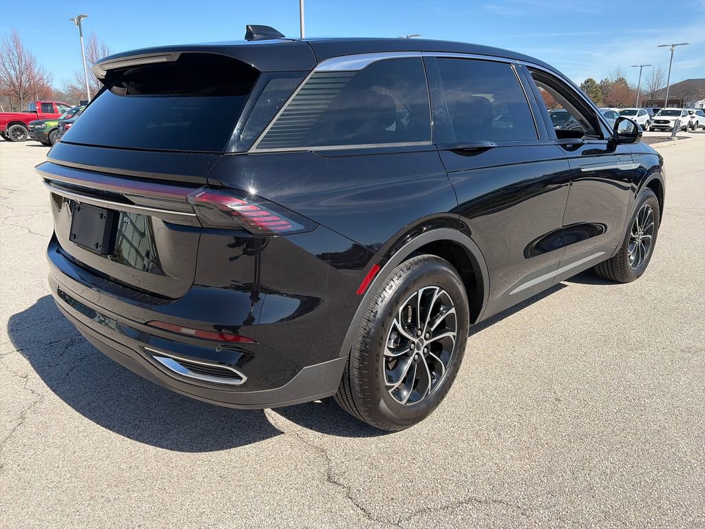 Used 2025 Lincoln Nautilus Premier w/ Equipment Group 102A image 9