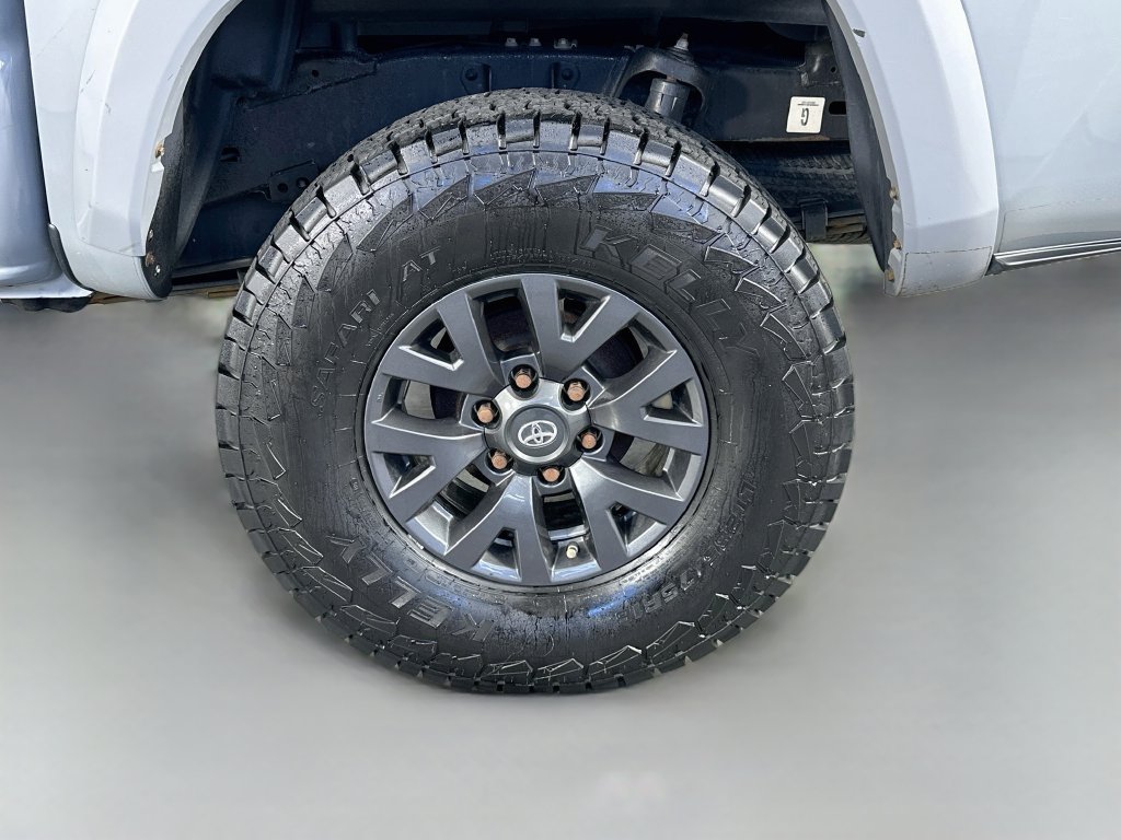 Used 2021 Toyota Tacoma SR5 AWD/4WD image 34