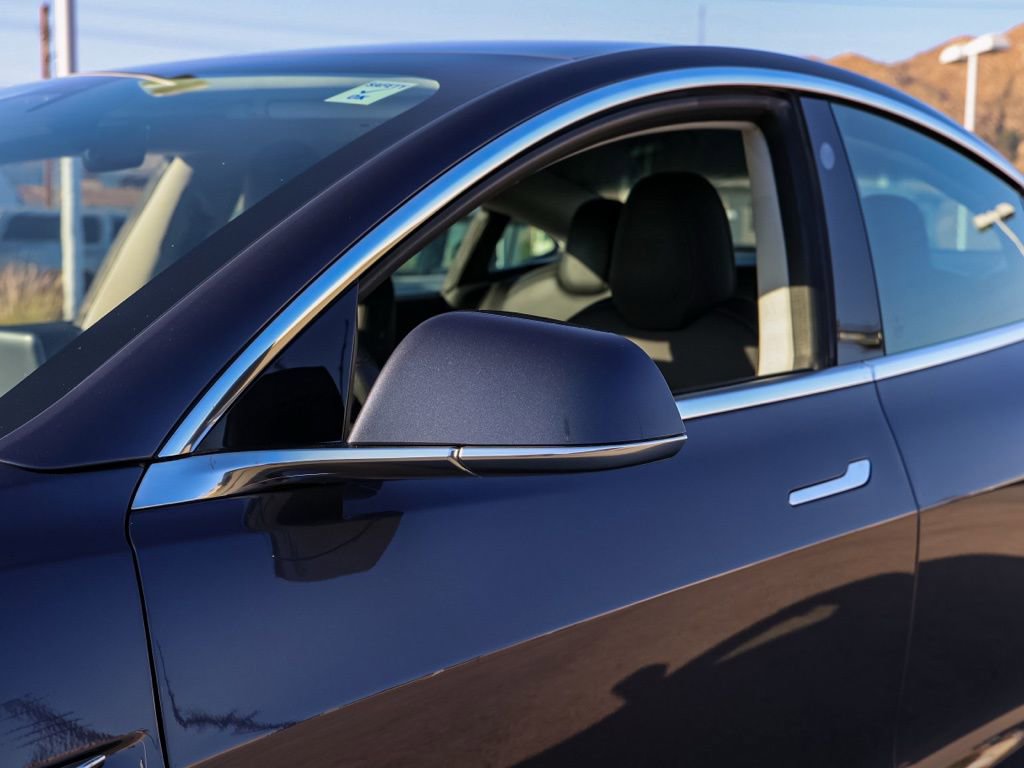 Used 2018 Tesla Model 3 Mid Range image 12