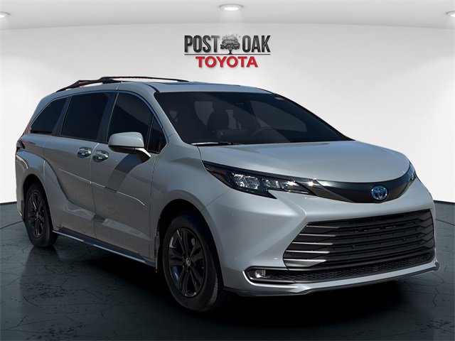 Used 2024 Toyota Sienna XLE Woodland Edition image 1
