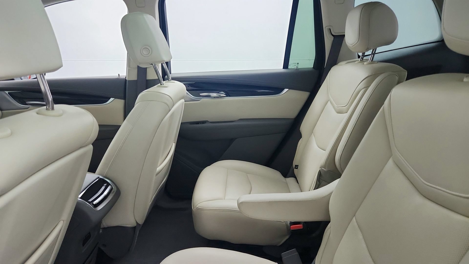 Certified 2023 Cadillac XT6 Premium Luxury w/ LPO, Floor Liner Package AWD/4WD image 25