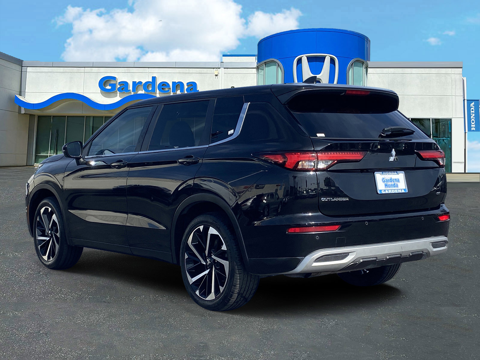 Used 2024 Mitsubishi Outlander SE image 4