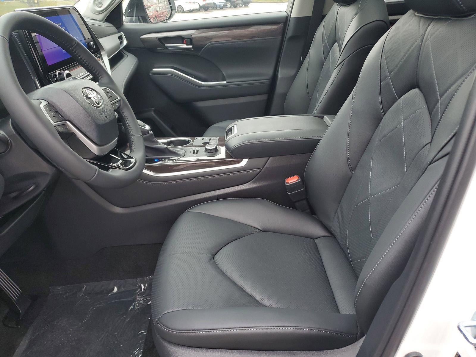 New 2026 Toyota Highlander Platinum image 17