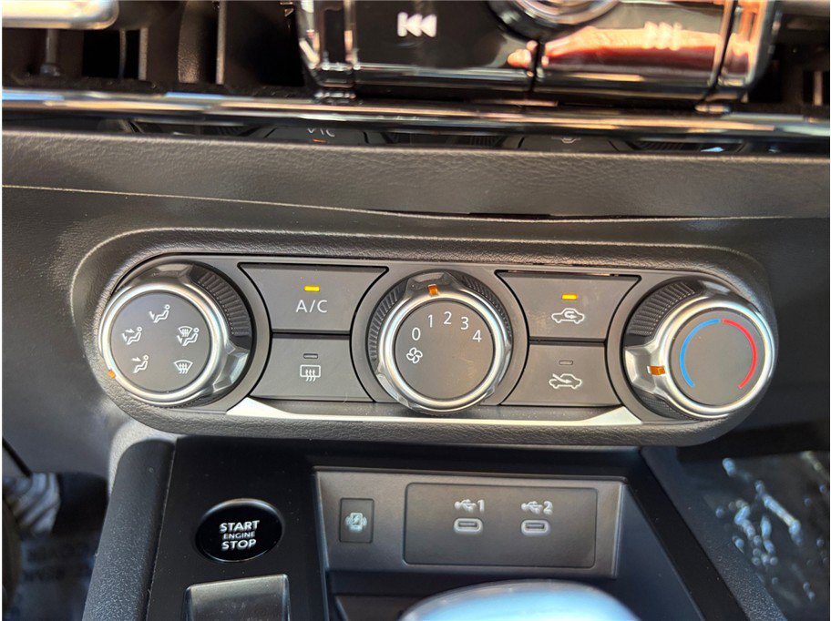 Used 2025 Nissan Kicks SV image 29