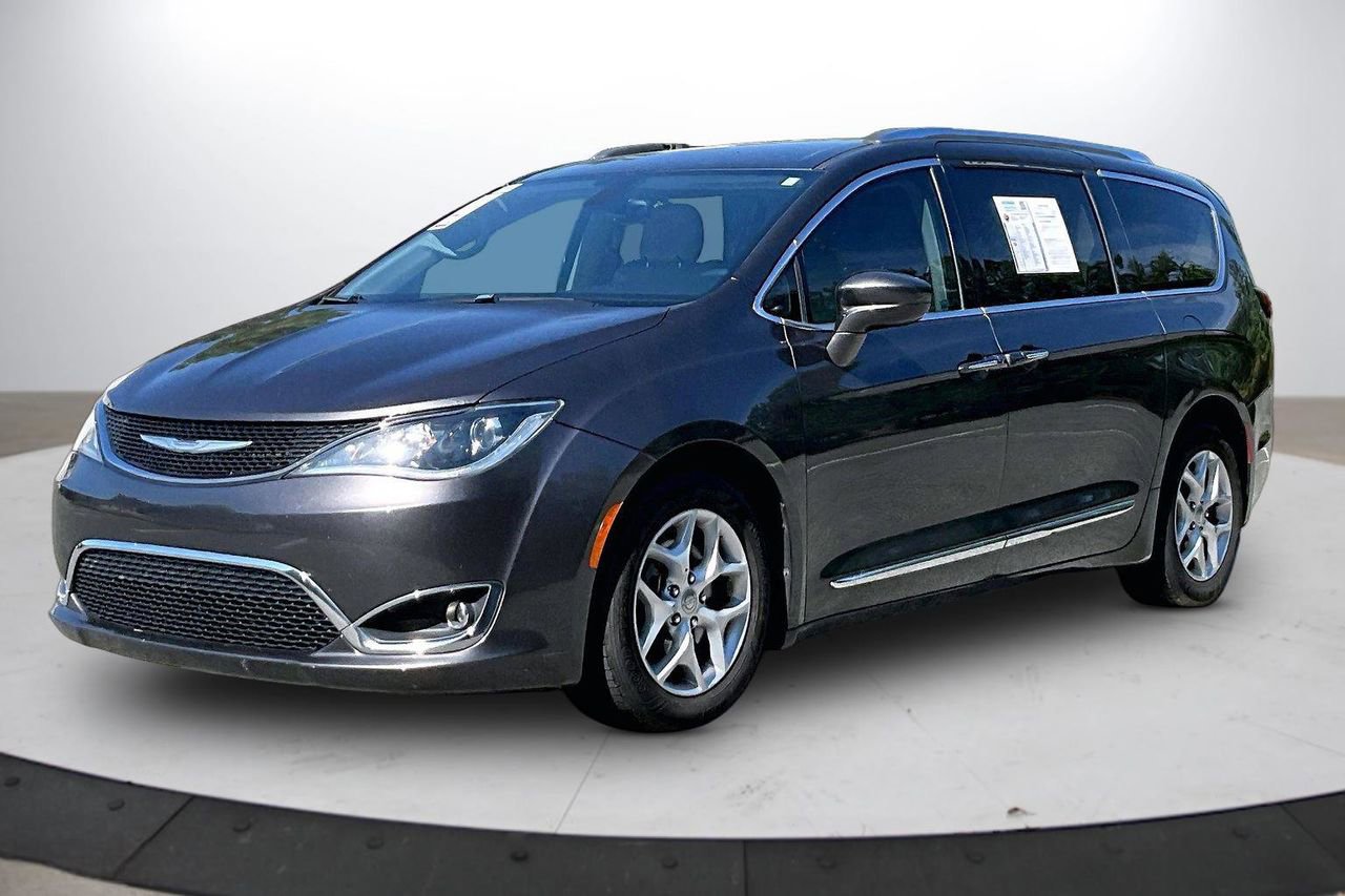Used 2017 Chrysler Pacifica Touring-L Plus w/ Tire & Wheel Group FWD image 4