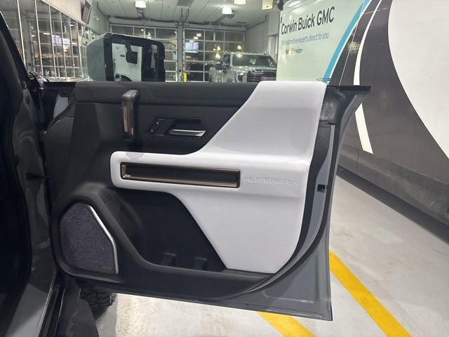 Used 2025 GMC Hummer EV 2X image 28