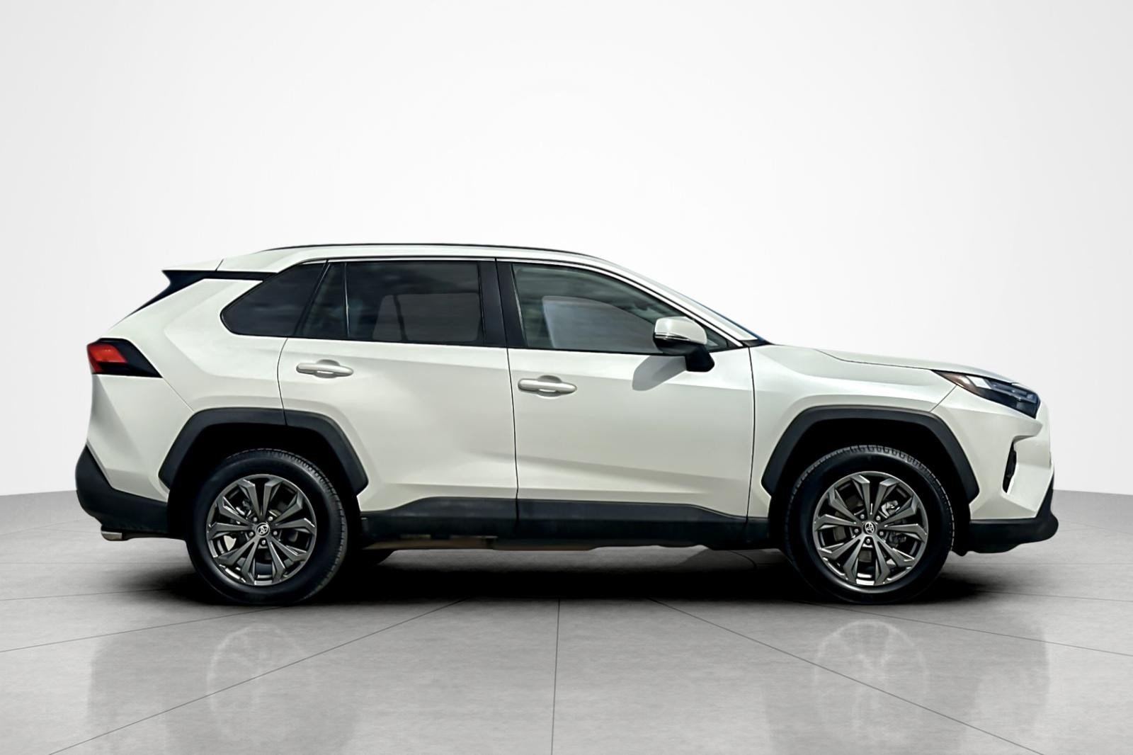 Certified 2022 Toyota RAV4 XLE Premium AWD/4WD image 6