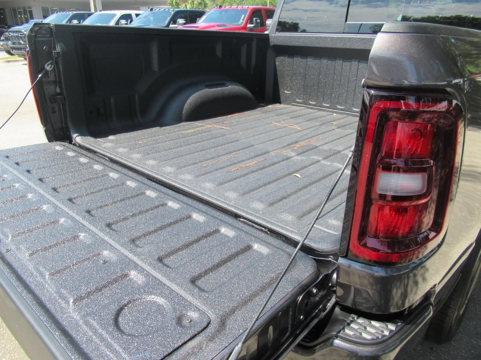 New 2026 RAM 1500 Express AWD/4WD image 9