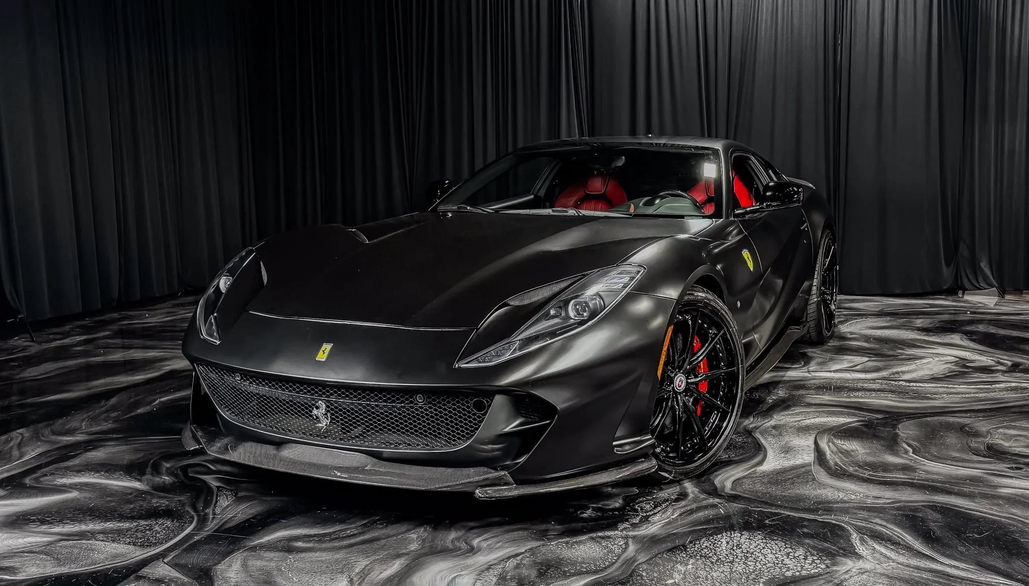 Used 2019 Ferrari 812 Superfast RWD image 2