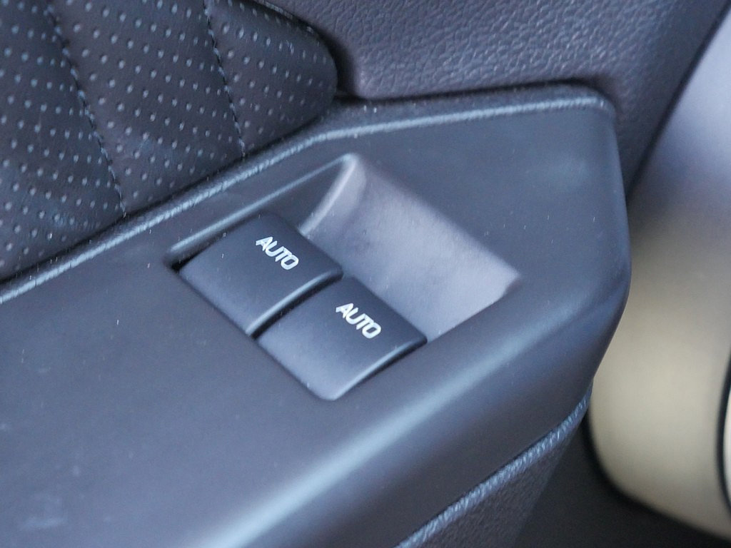 Used 2010 Ford Mustang Shelby GT500 RWD image 26