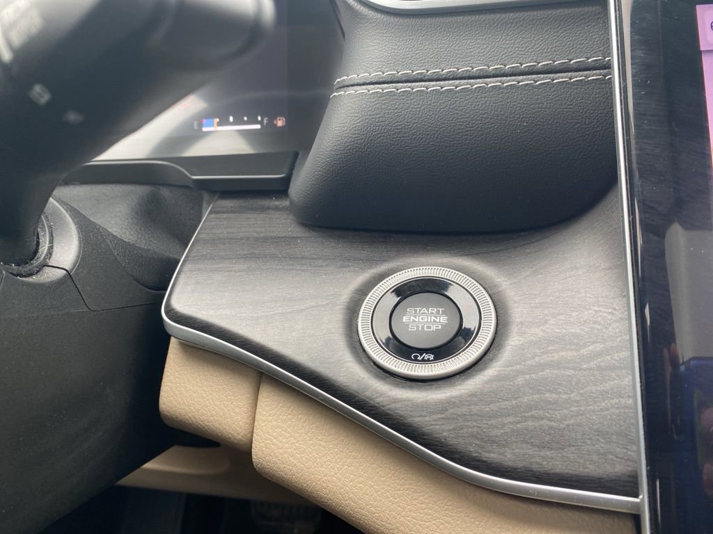 Used 2022 Jeep Grand Cherokee L Limited w/ Luxury Tech Group II image 13