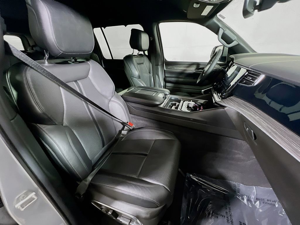 Used 2022 Jeep Wagoneer Series III w/ Convenience Group I AWD/4WD image 24