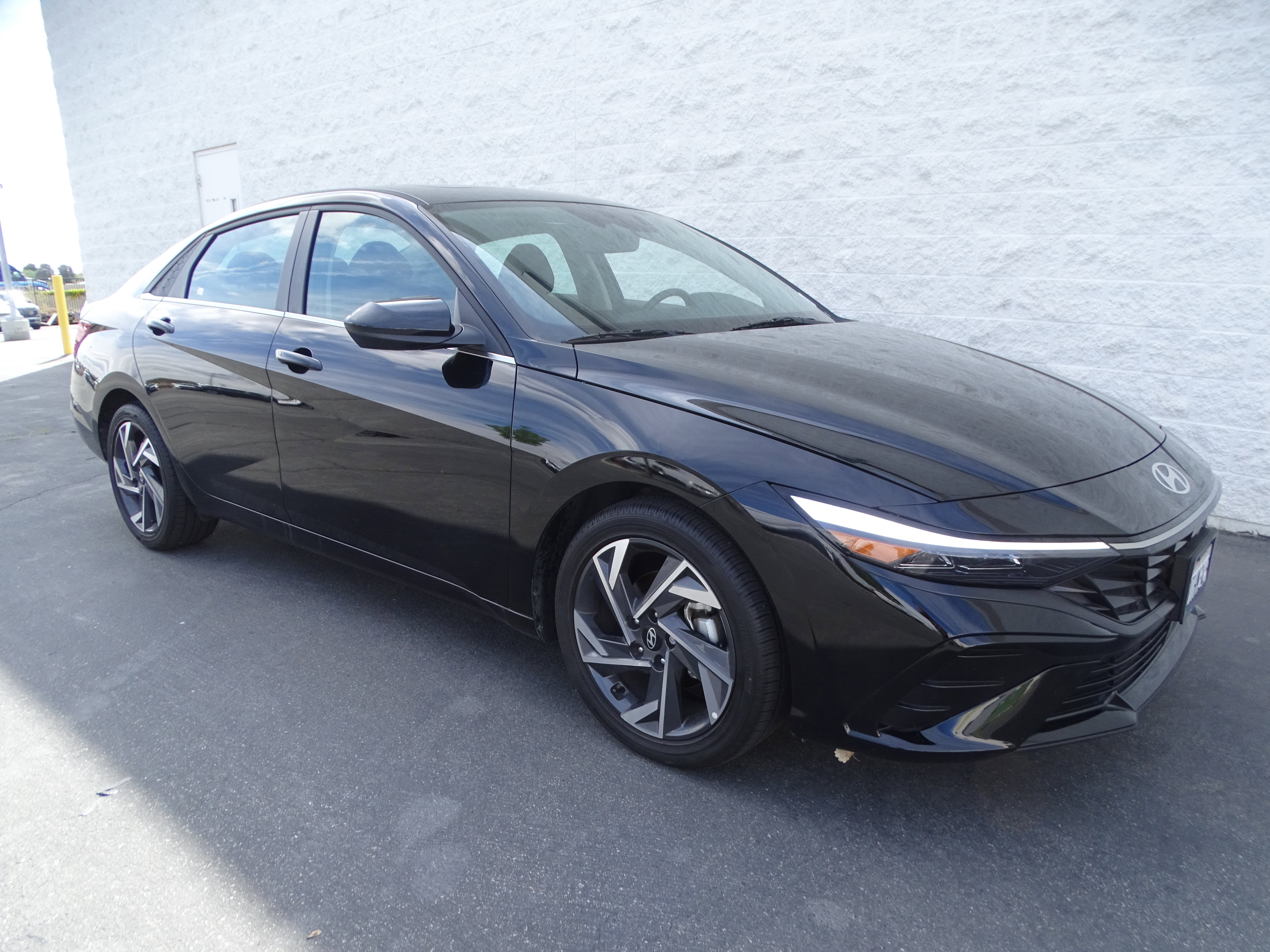 Certified 2025 Hyundai Elantra SEL image 3