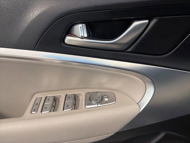Used 2023 Genesis G70 2.0T RWD image 16