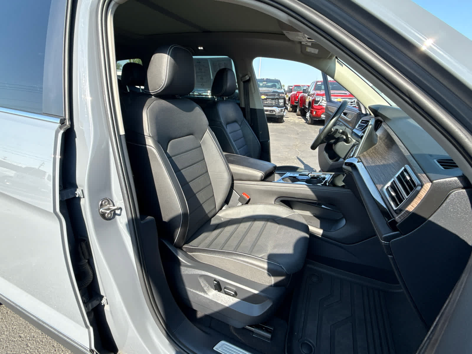 Used 2026 Volkswagen Atlas SEL AWD/4WD image 28