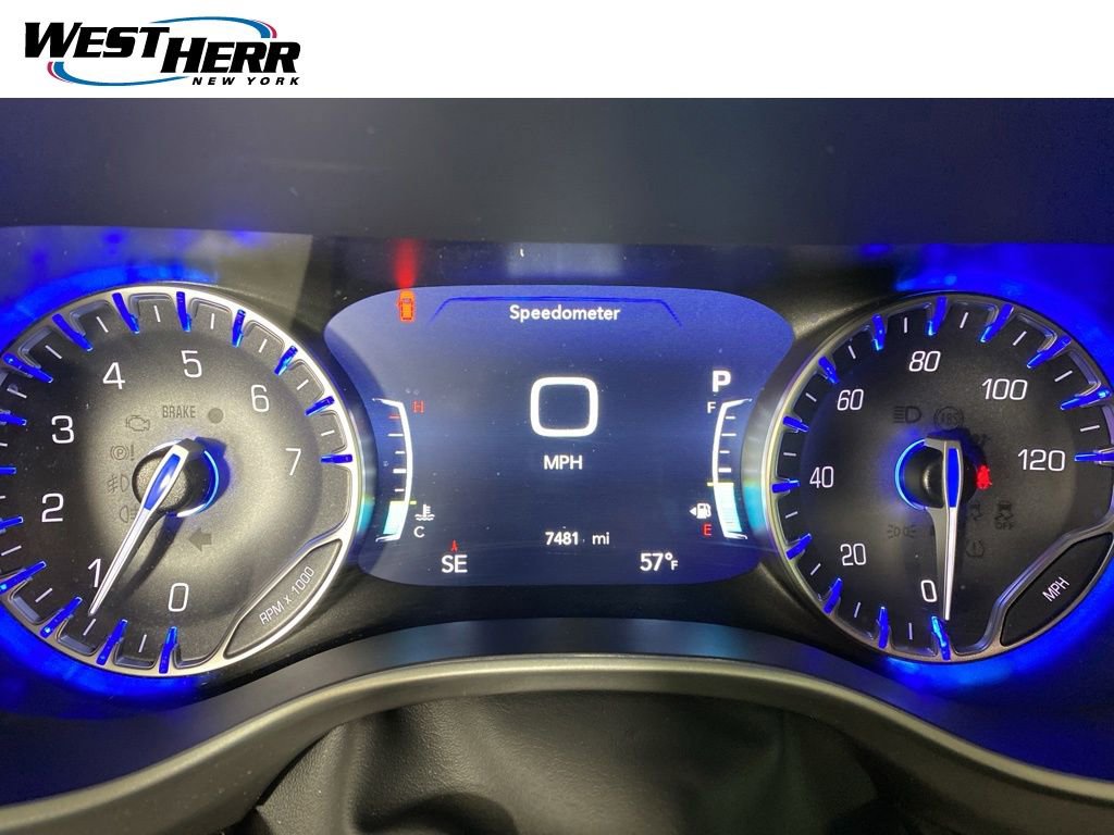 Used 2026 Chrysler Pacifica Select FWD image 2