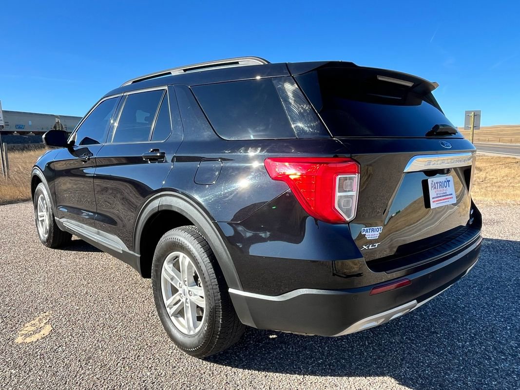 Used 2023 Ford Explorer XLT w/ Equipment Group 202A image 3