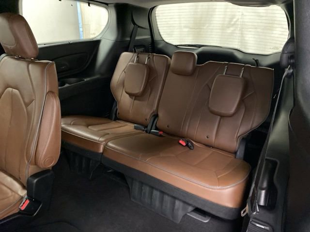 Used 2017 Chrysler Pacifica Limited w/ UConnect Theater Package FWD image 24