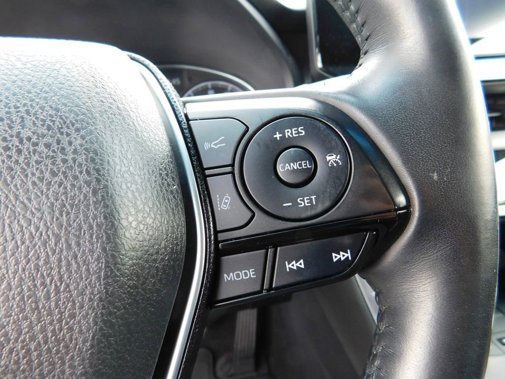 Used 2021 Toyota Venza XLE w/ Softex Package image 22