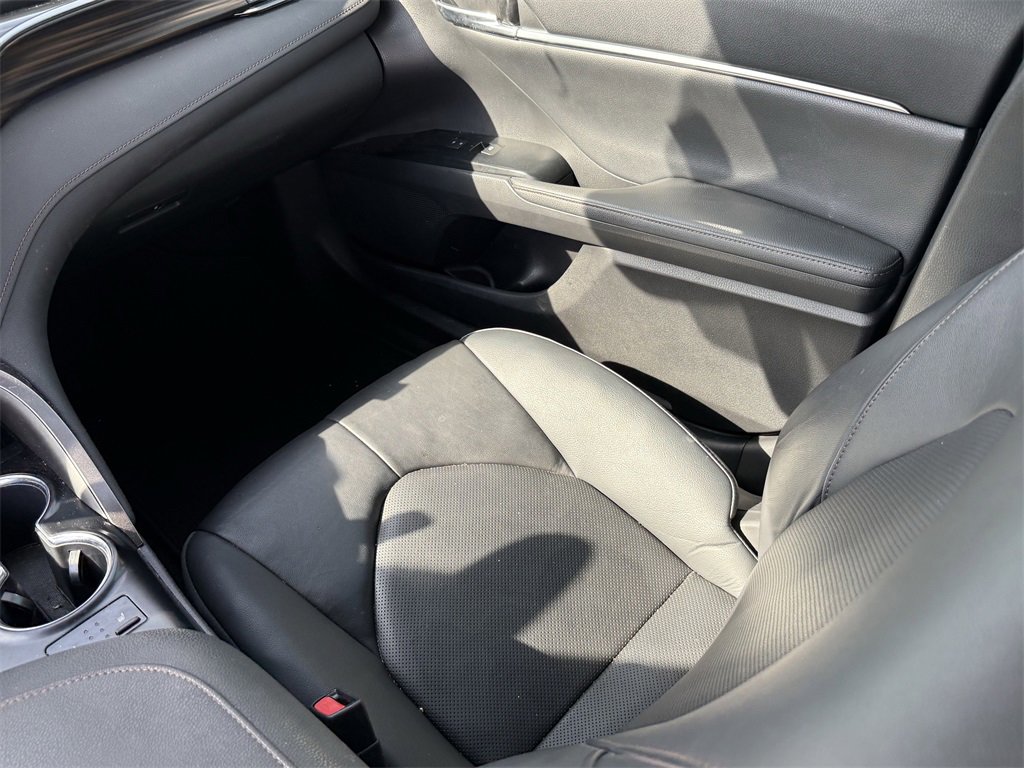 Used 2020 Toyota Camry XLE image 25