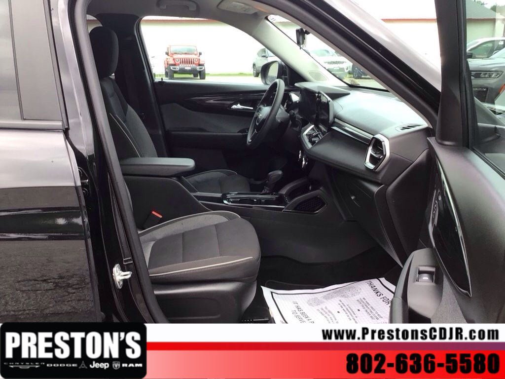 Used 2025 Chevrolet TrailBlazer LT AWD/4WD image 26
