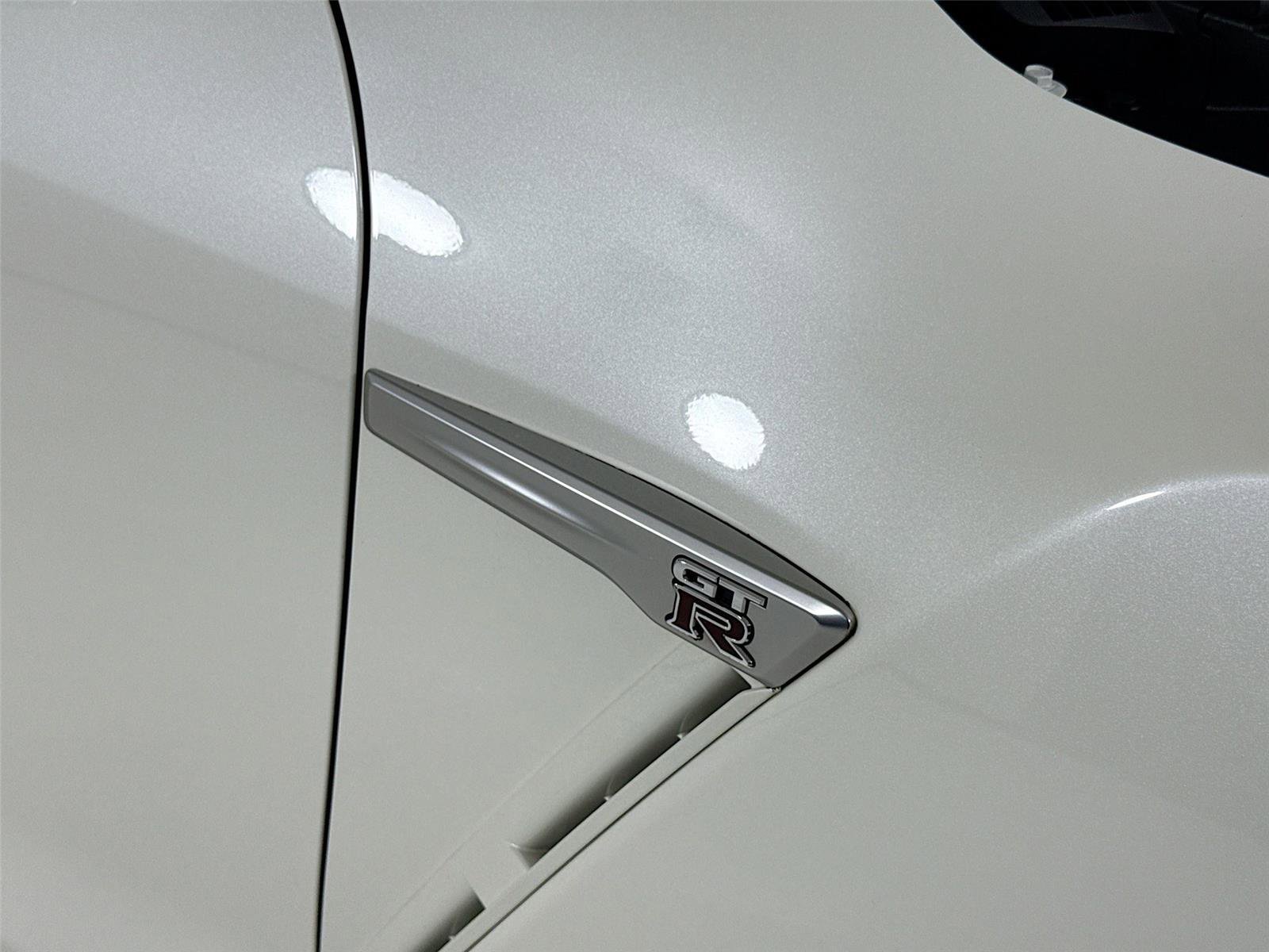 Used 2020 Nissan GT-R Premium image 31