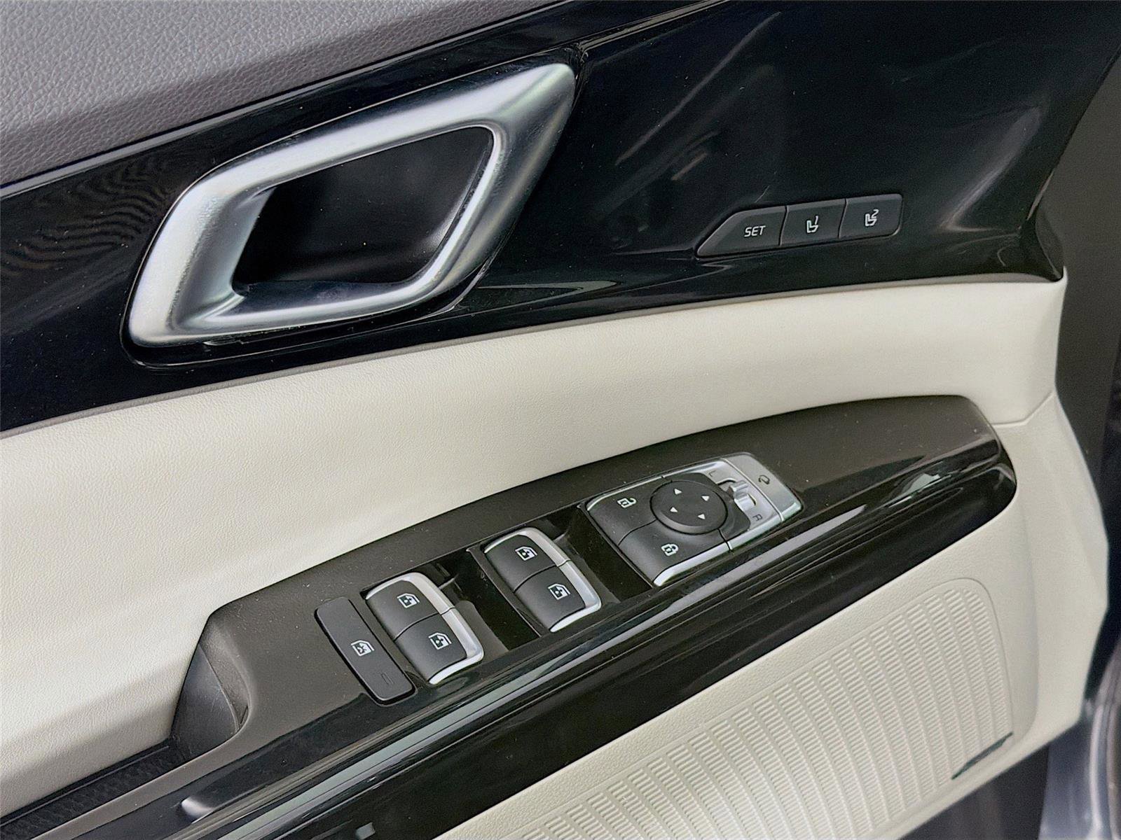 Used 2023 Kia Carnival SX Prestige image 20