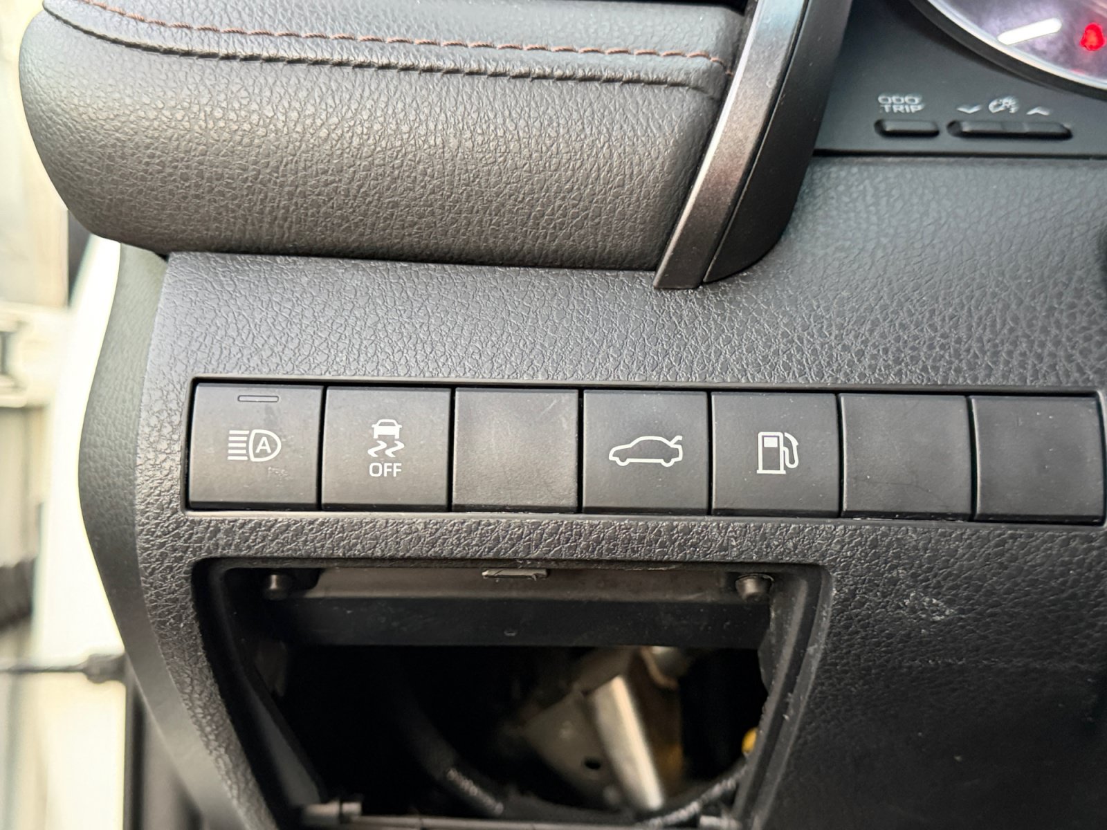 Used 2018 Toyota Camry LE FWD image 17