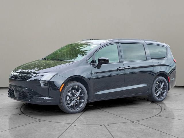 New 2027 Chrysler Pacifica Limited AWD/4WD image 3