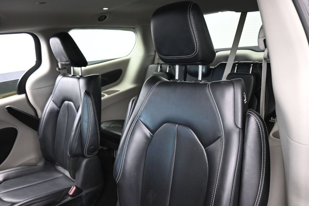 Used 2023 Chrysler Pacifica Touring-L FWD image 29