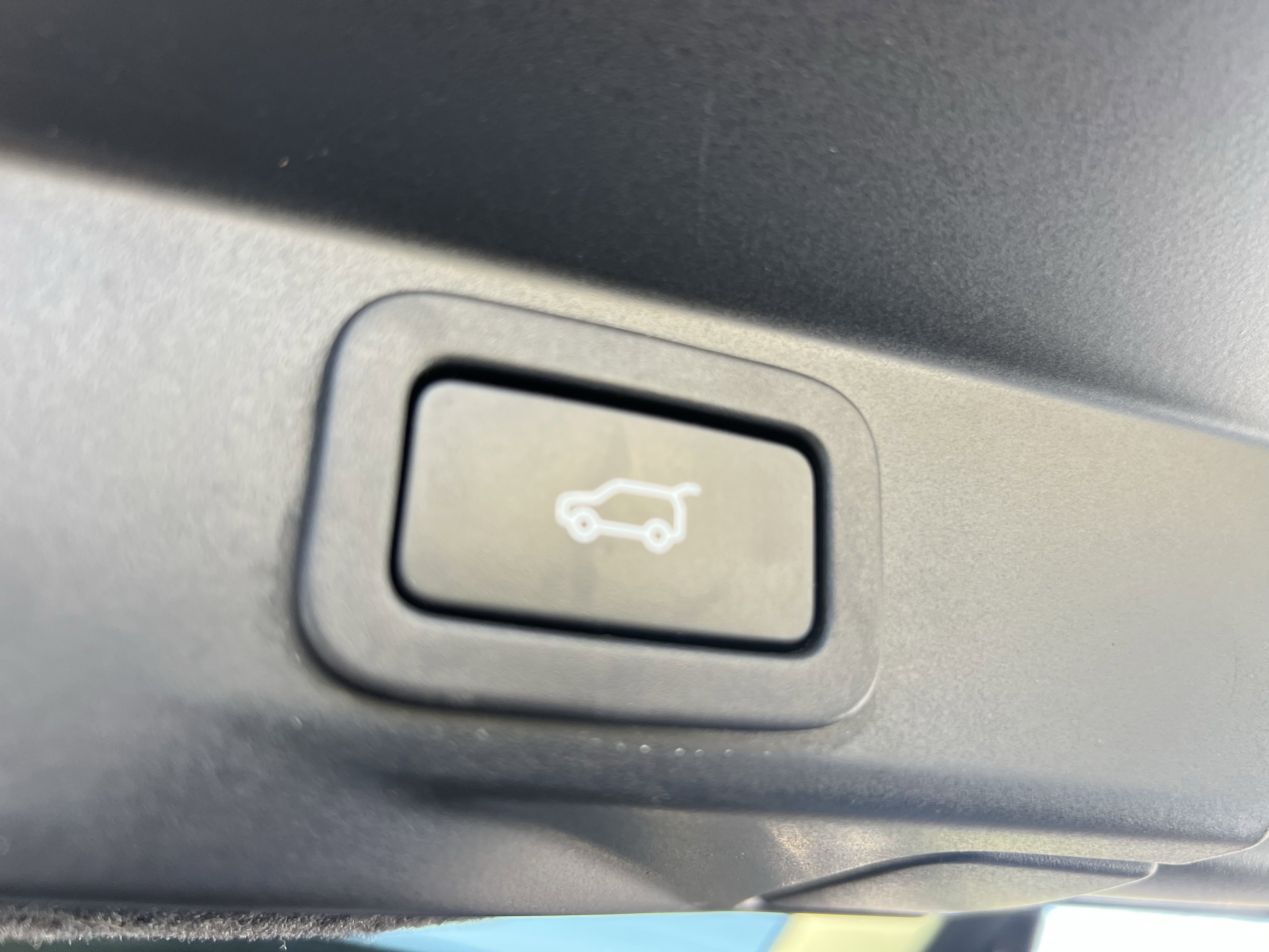 Certified 2022 Land Rover Range Rover Sport SVR image 39