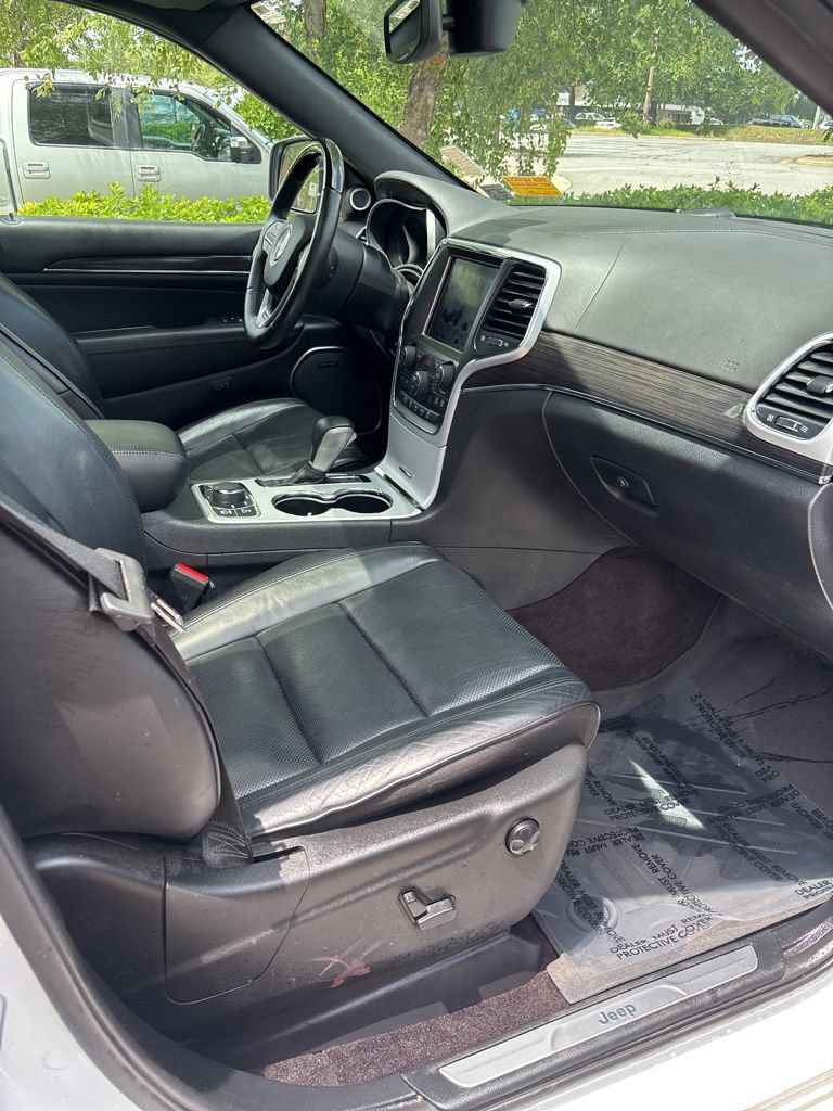 Used 2018 Jeep Grand Cherokee Overland w/ Interior Metal Package AWD/4WD image 24