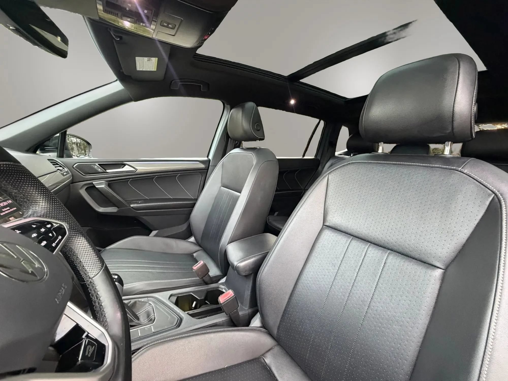 Used 2022 Volkswagen Tiguan SE R-Line FWD image 17