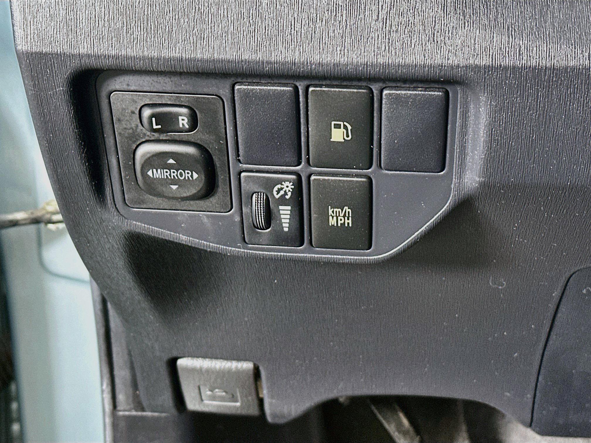 Used 2014 Toyota Prius Prime Advanced FWD image 16