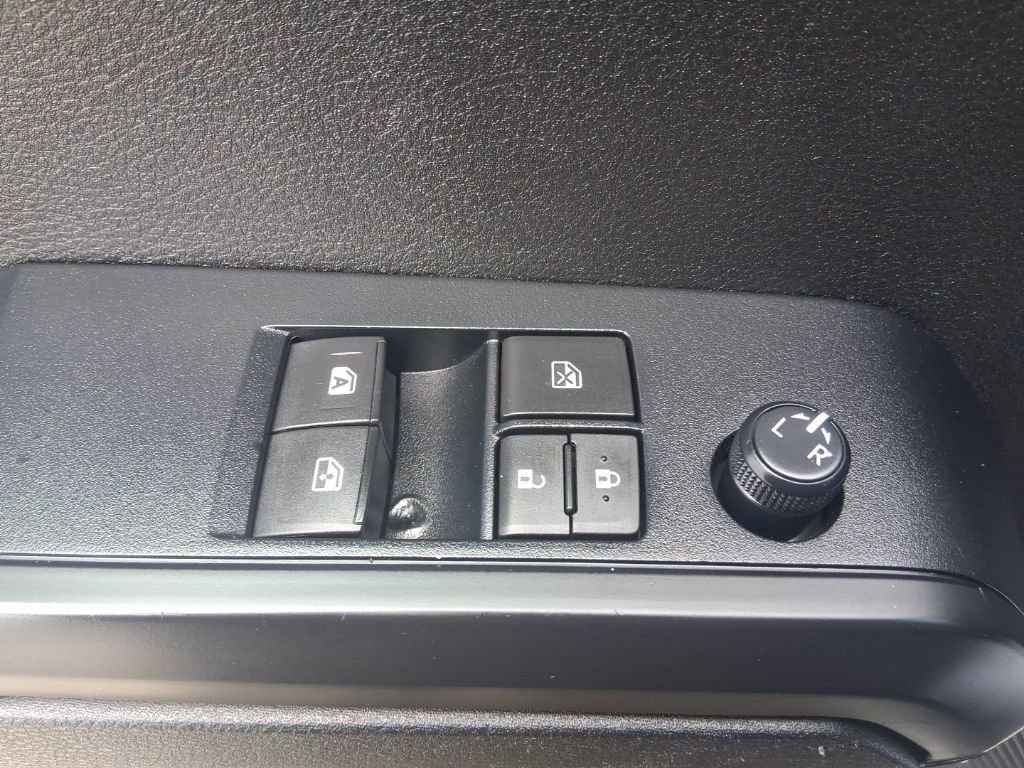 Used 2021 Toyota Tacoma SR AWD/4WD image 16