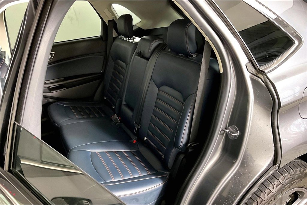 Used 2022 Ford Edge SEL w/ Sport Appearance Package image 25