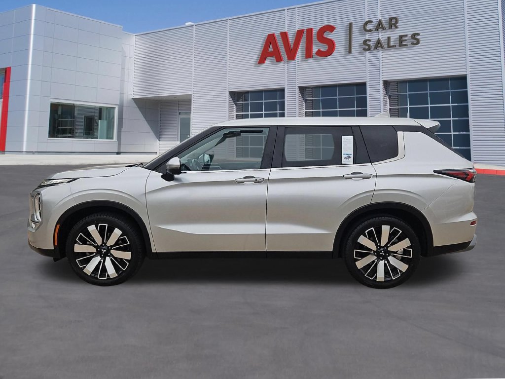Used 2025 Mitsubishi Outlander SE AWD/4WD image 10