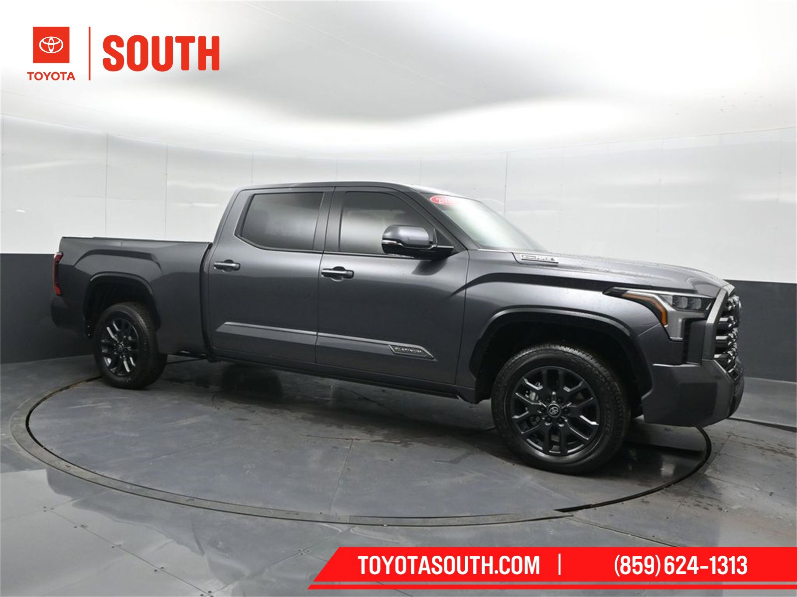 Used 2025 Toyota Tundra Platinum image 1