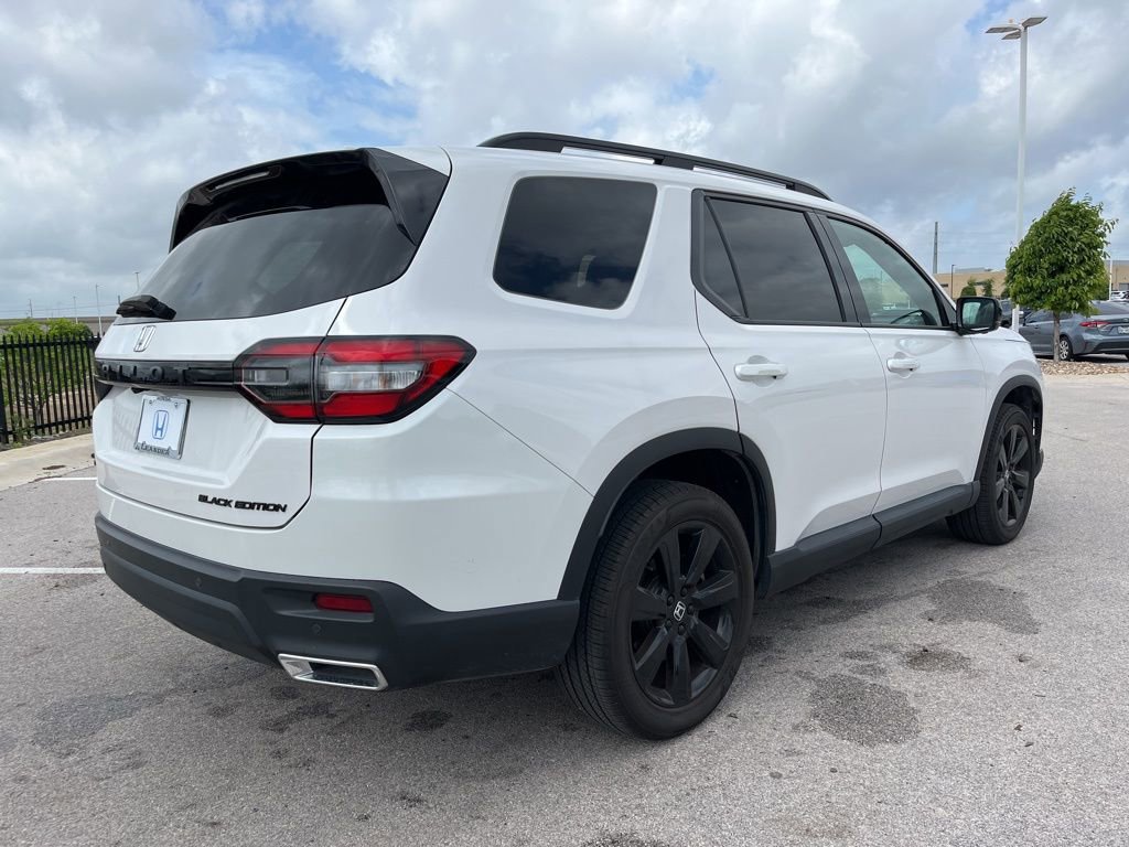 Used 2025 Honda Pilot Black Edition image 4