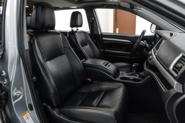 Used 2019 Toyota Highlander XLE image 24