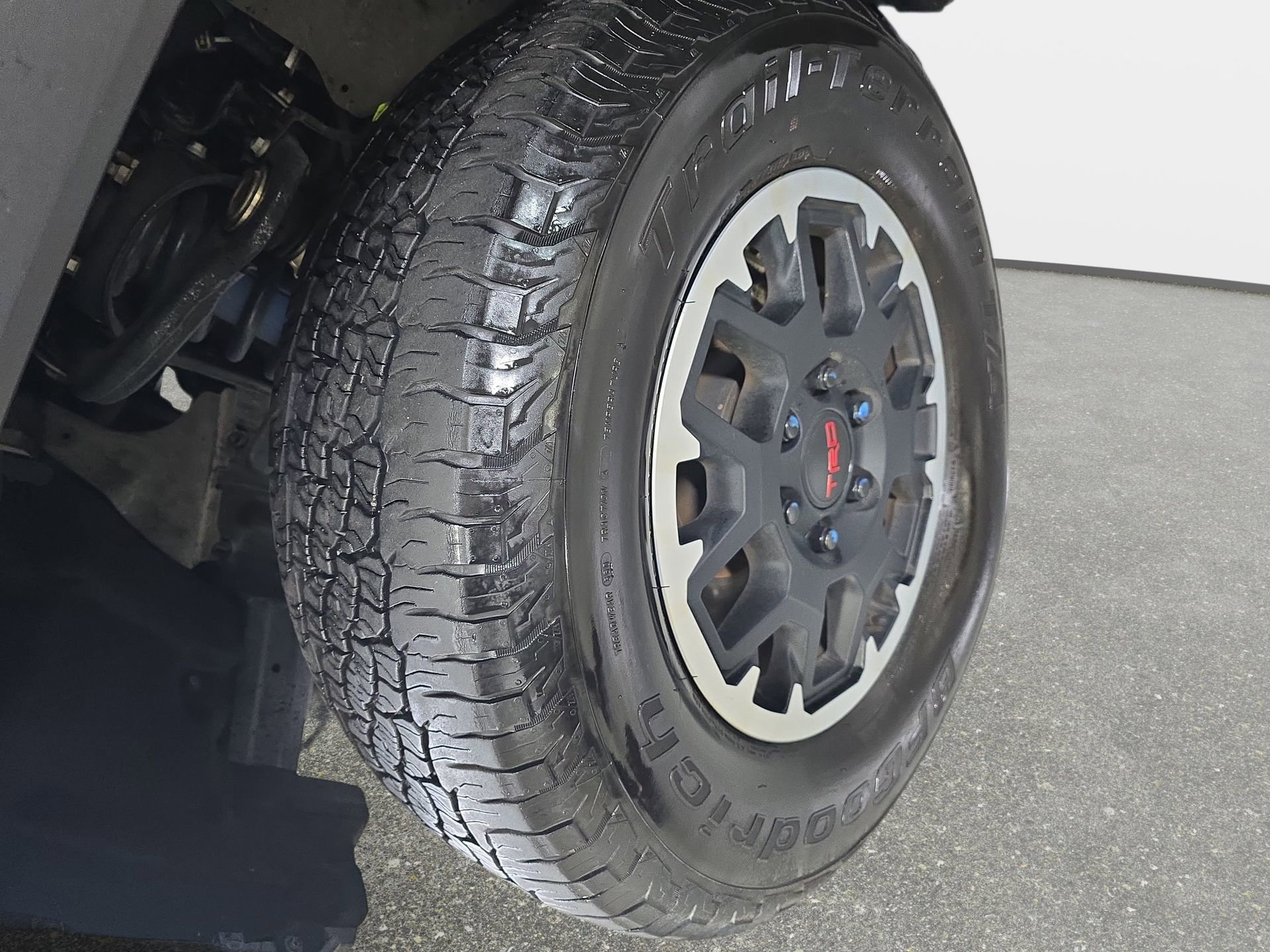 Used 2024 Toyota Tacoma TRD Off-Road image 31